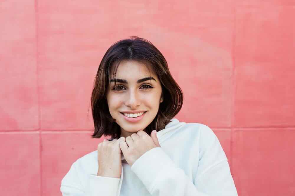 Beautiful woman by a pink wall who’s got information to answer, “What is the STD rate in St Louis Missouri?”